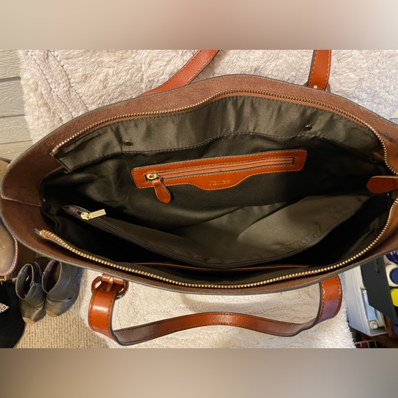 Large Tote with Crossbody Strap - Waxed Cow Leather bag by Kattee - Picture 3 of 6